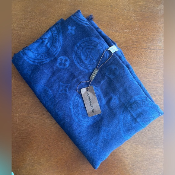 Louis Vuitton Scarf/Shawl Colt Blue - Picture 1 of 1